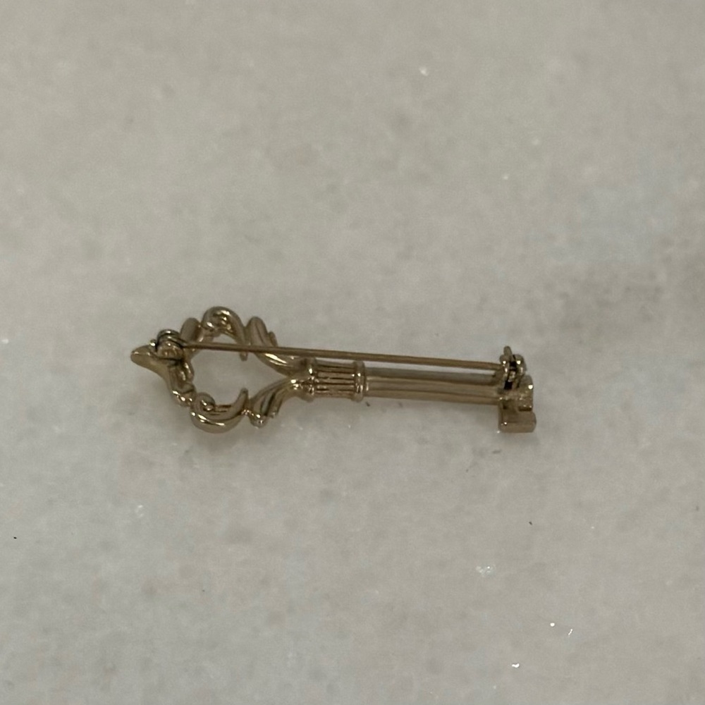 3 for $30 ✔Vintage Gold Tone Ornate Victorian Style Skeleton Key Stick Pin - Picture 3 of 5